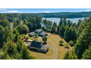 62560 CROWN POINT Rd, Coos Bay, OR 97420