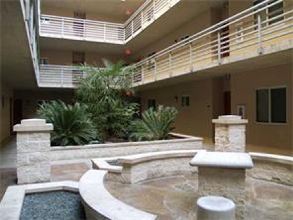 711 W 26th ST 500, Austin, TX 78705