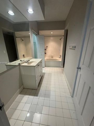 3255 NE 184th St 12116, Aventura, FL 33160