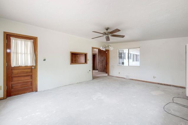 1085 Las Bancas Court, Chula Vista, CA 91911