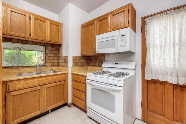 1085 Las Bancas Court, Chula Vista, CA 91911