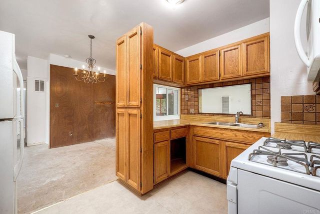 1085 Las Bancas Court, Chula Vista, CA 91911