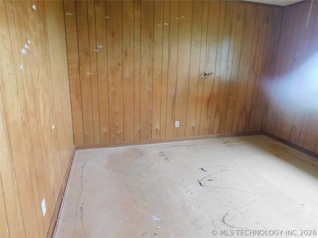 700 E Ozark Street, Morris, OK 74445
