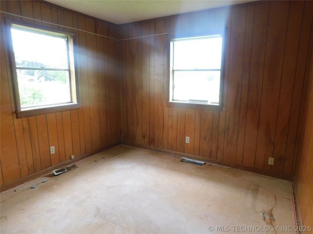 700 E Ozark Street, Morris, OK 74445
