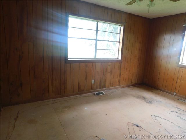 700 E Ozark Street, Morris, OK 74445