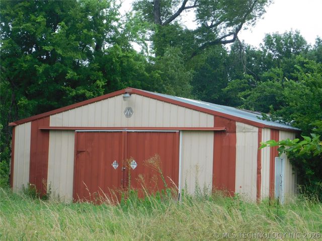 700 E Ozark Street, Morris, OK 74445