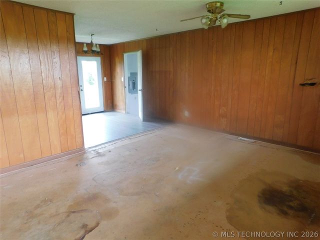 700 E Ozark Street, Morris, OK 74445