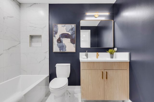 3204 N Kostner Avenue 301, Chicago, IL 60641