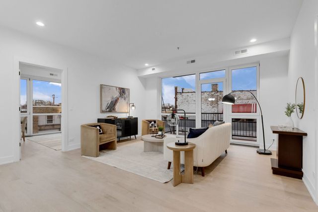 3204 N Kostner Avenue 301, Chicago, IL 60641