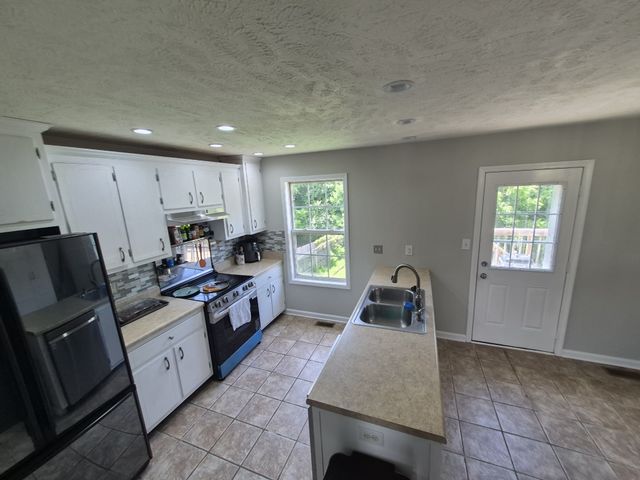 1401 Mutual Dr, Clarksville, TN 37042