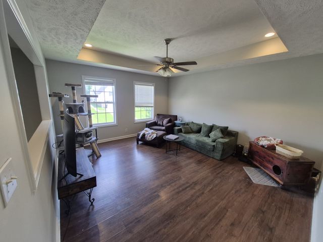 1401 Mutual Dr, Clarksville, TN 37042