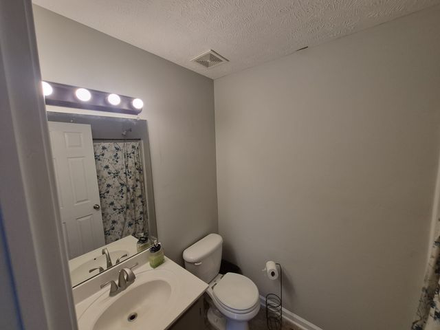 1401 Mutual Dr, Clarksville, TN 37042