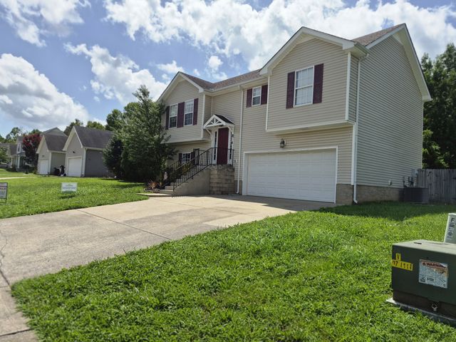 1401 Mutual Dr, Clarksville, TN 37042
