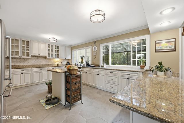 10052 GOLF CLUB Drive, Jacksonville, FL 32256