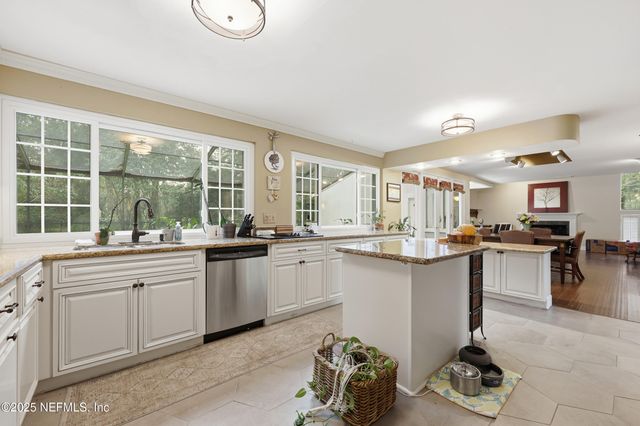 10052 GOLF CLUB Drive, Jacksonville, FL 32256