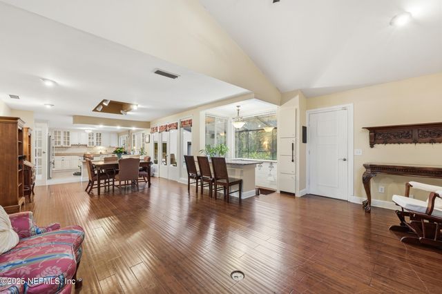 10052 GOLF CLUB Drive, Jacksonville, FL 32256