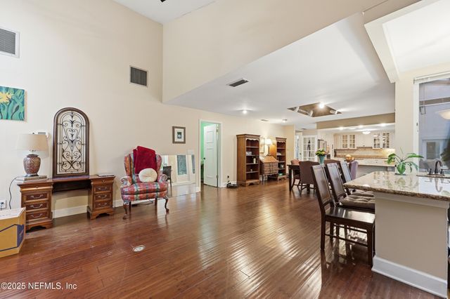 10052 GOLF CLUB Drive, Jacksonville, FL 32256