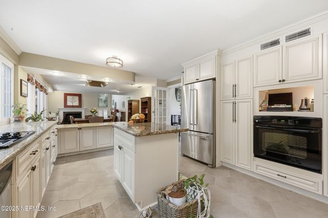 10052 GOLF CLUB Drive, Jacksonville, FL 32256