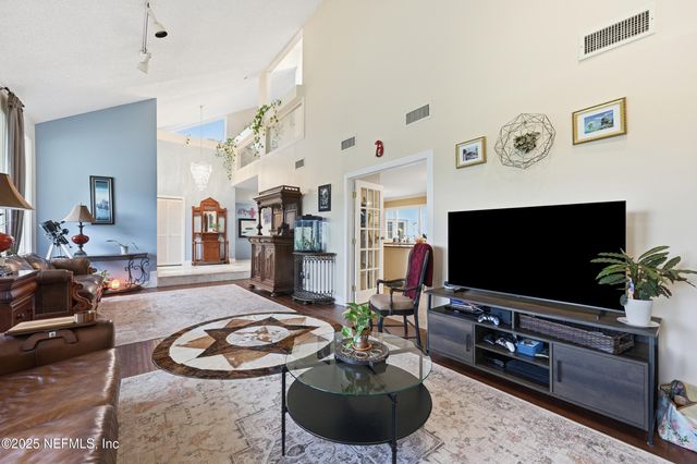 10052 GOLF CLUB Drive, Jacksonville, FL 32256