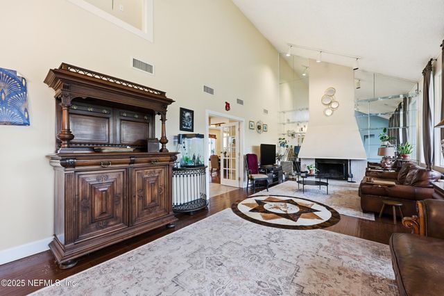 10052 GOLF CLUB Drive, Jacksonville, FL 32256