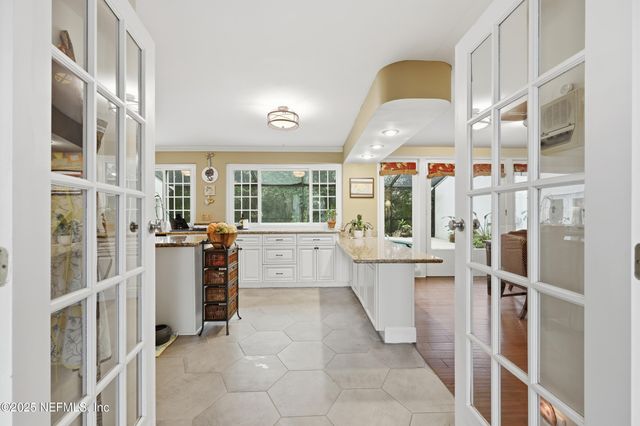 10052 GOLF CLUB Drive, Jacksonville, FL 32256