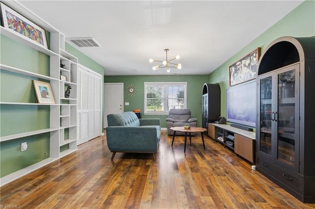 3389 Tinley Park Drive, Winston-salem, NC 27107