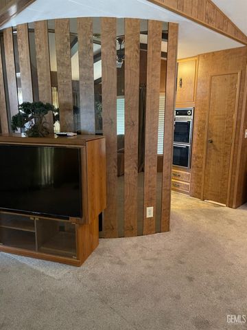 400 E Roberts Lane 68, Bakersfield, CA 93308