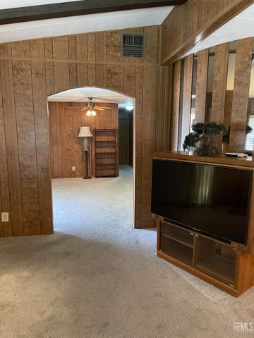 400 E Roberts Lane 68, Bakersfield, CA 93308