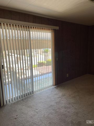 400 E Roberts Lane 68, Bakersfield, CA 93308