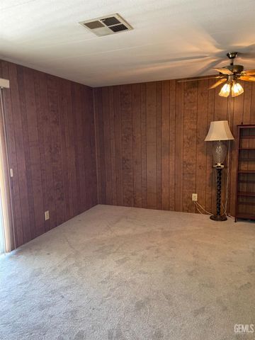 400 E Roberts Lane 68, Bakersfield, CA 93308