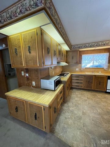 400 E Roberts Lane 68, Bakersfield, CA 93308