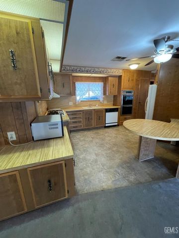 400 E Roberts Lane 68, Bakersfield, CA 93308