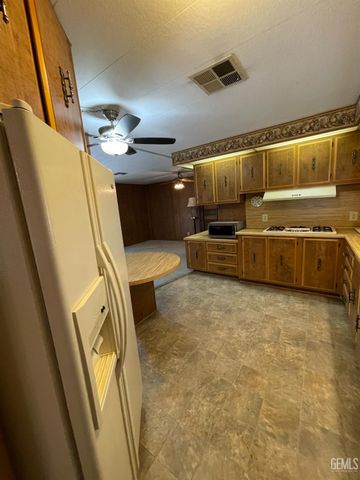 400 E Roberts Lane 68, Bakersfield, CA 93308