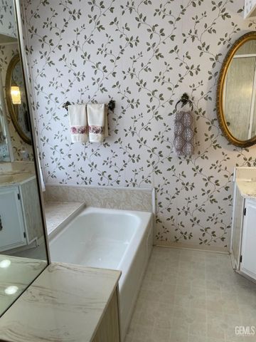 400 E Roberts Lane 68, Bakersfield, CA 93308