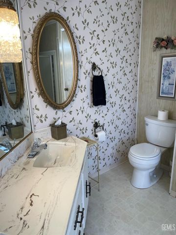 400 E Roberts Lane 68, Bakersfield, CA 93308