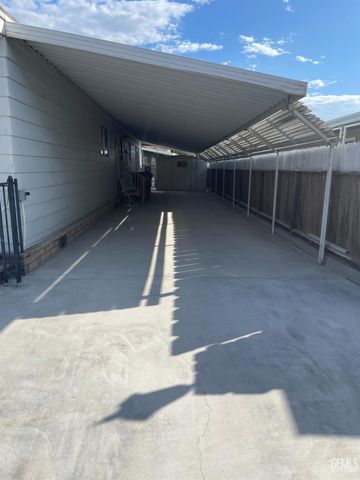 400 E Roberts Lane 68, Bakersfield, CA 93308