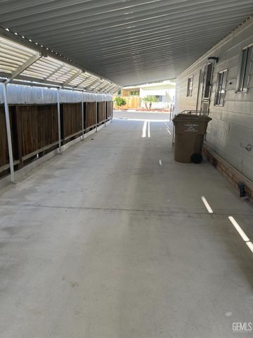 400 E Roberts Lane 68, Bakersfield, CA 93308