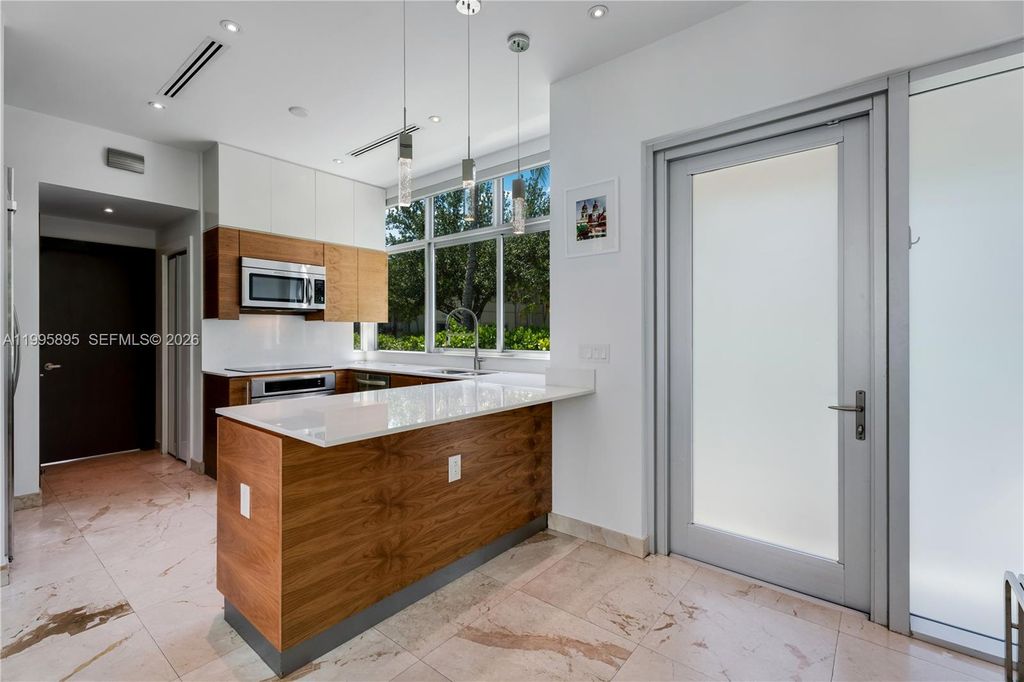 548 Fernwood Rd 548, Key Biscayne, FL 33149