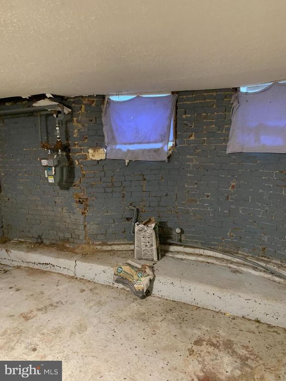 Image 11 of property listing at 2432 E LAFAYETTE AVE, Baltimore, MD 21213