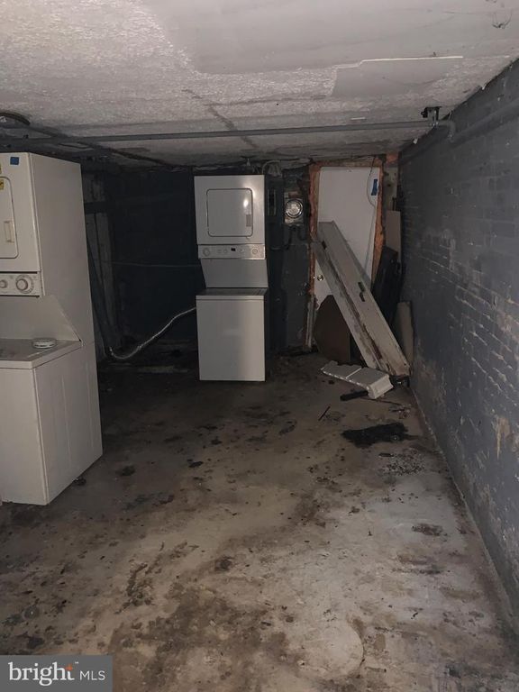 Image 12 of property listing at 2432 E LAFAYETTE AVE, Baltimore, MD 21213
