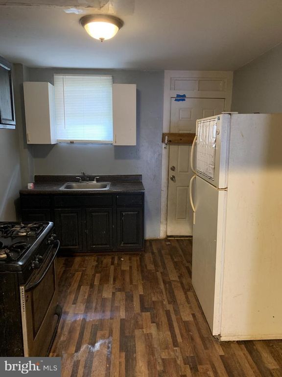 Image 5 of property listing at 2432 E LAFAYETTE AVE, Baltimore, MD 21213