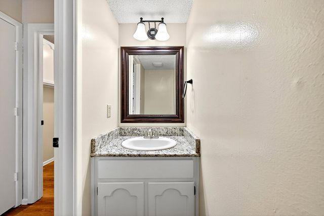 3216 Preston Dr, Midland, TX 79707