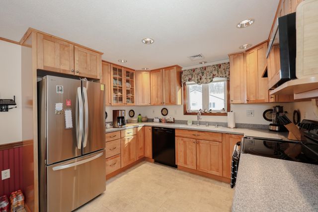 14 Loren Road, Salem, NH 03079