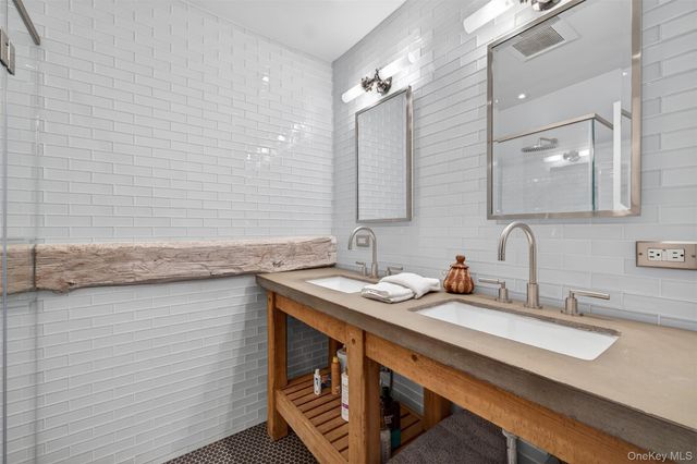 101 Drake Road, Pleasant Valley, NY 12569