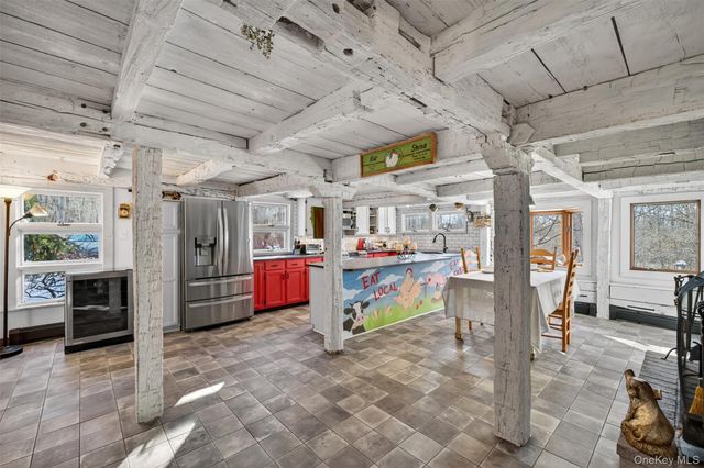 101 Drake Road, Pleasant Valley, NY 12569