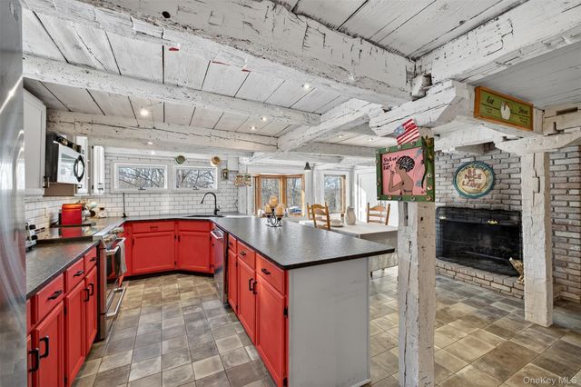 101 Drake Road, Pleasant Valley, NY 12569