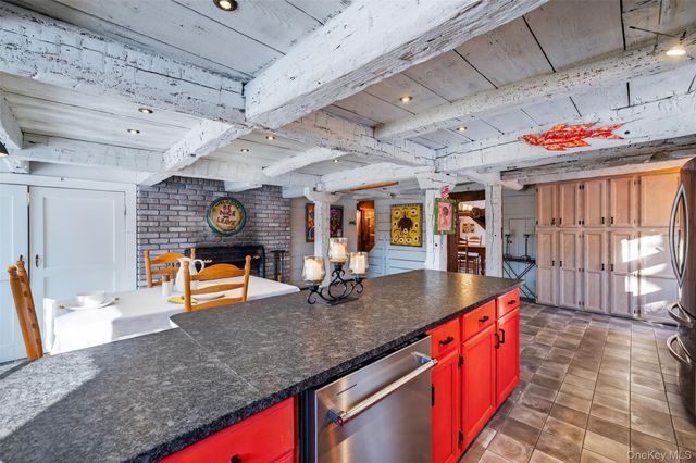 101 Drake Road, Pleasant Valley, NY 12569