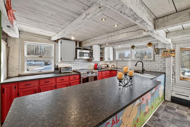 101 Drake Road, Pleasant Valley, NY 12569