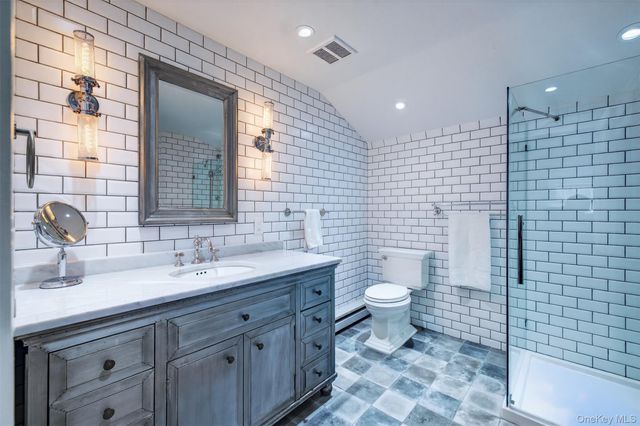 101 Drake Road, Pleasant Valley, NY 12569