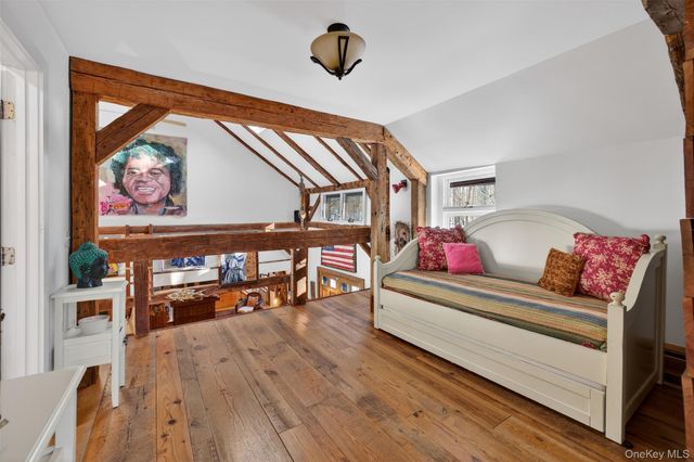 101 Drake Road, Pleasant Valley, NY 12569